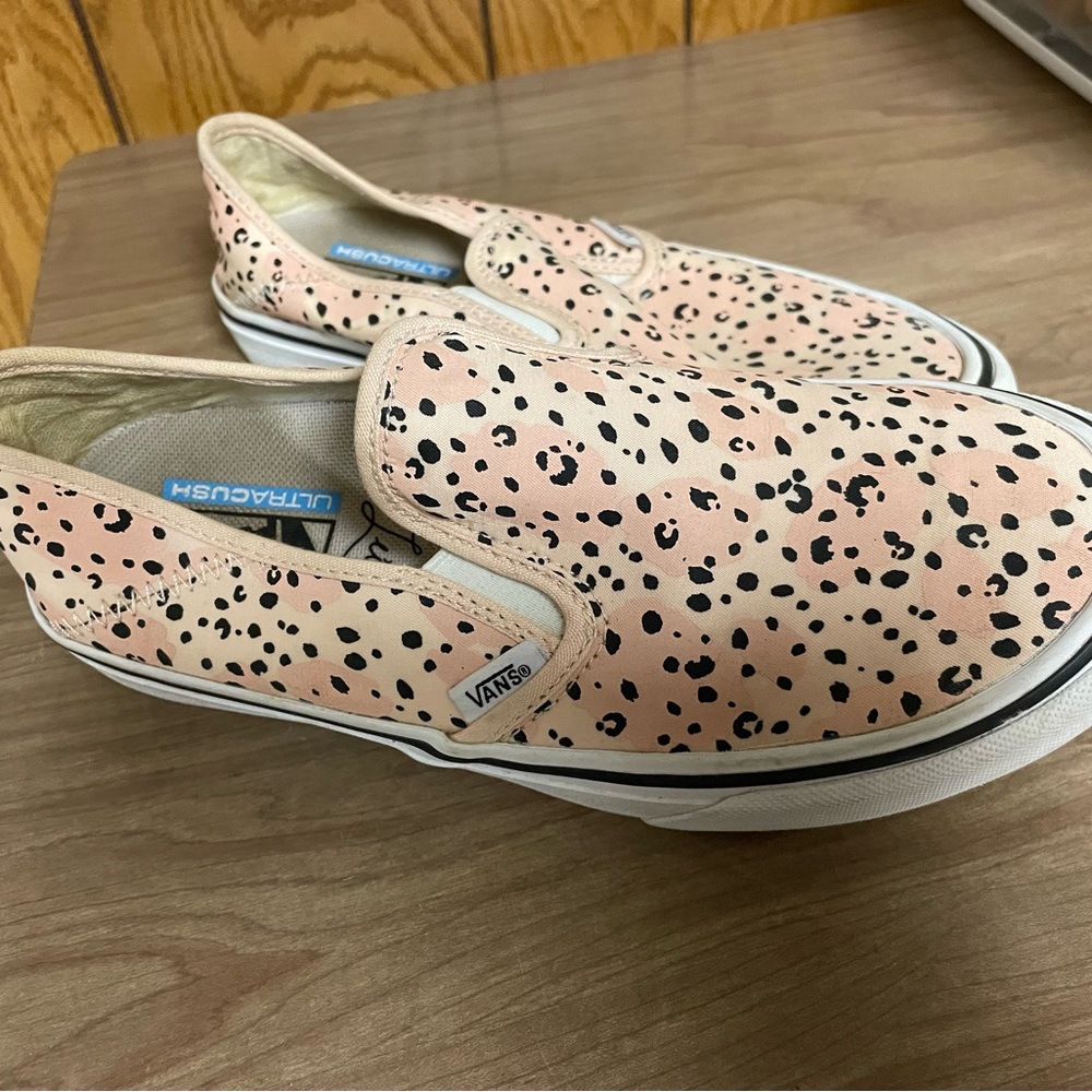 Vans Kids Slip-On Shoes - Pink and Black ultra Cush